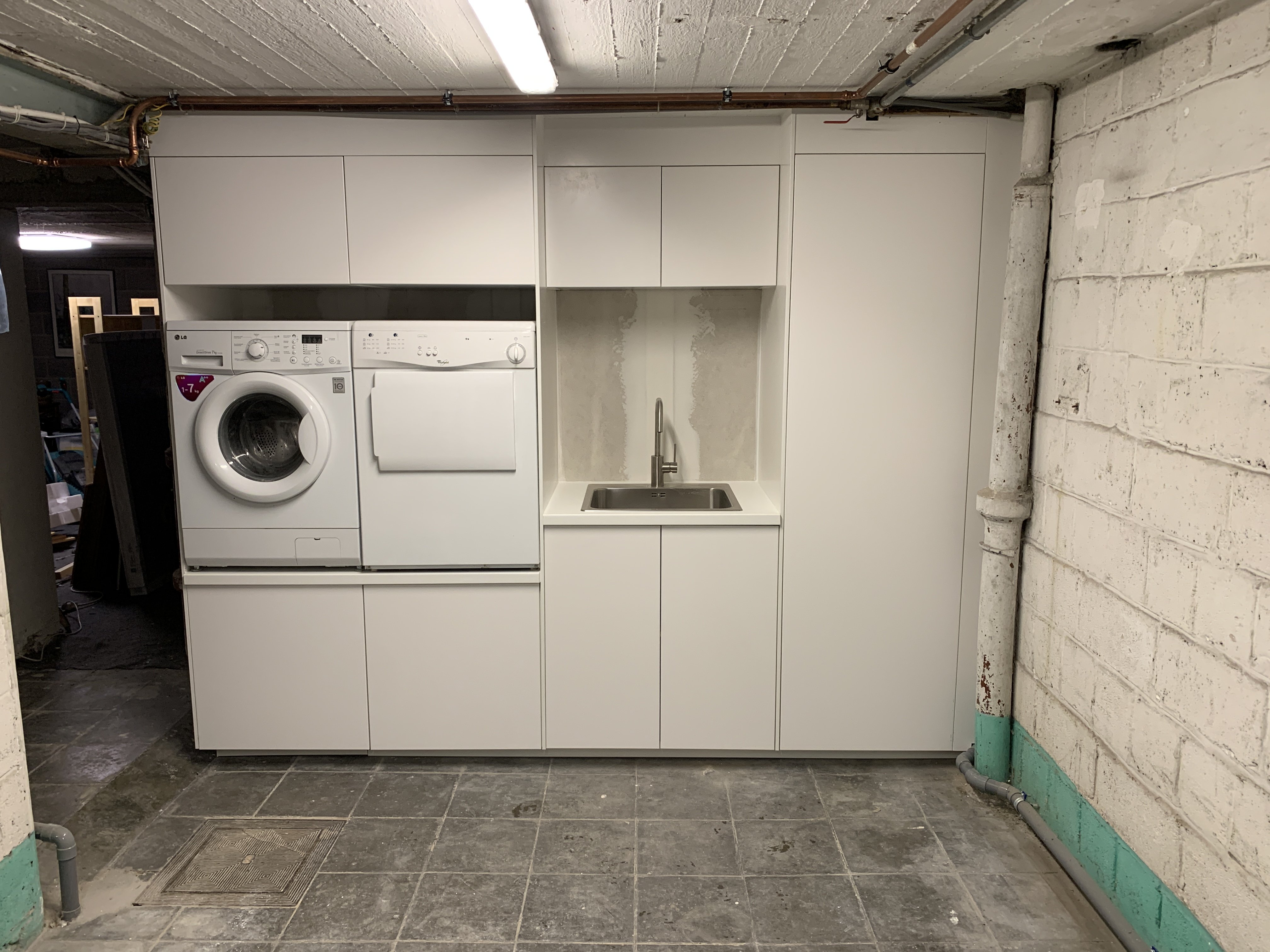 Création d'une buanderie dans un garage photo apres