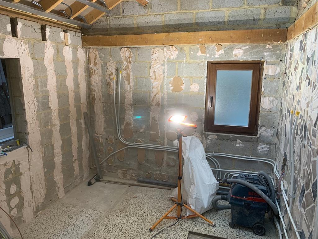 Salle de bain chaleureuse en mortex photo avant